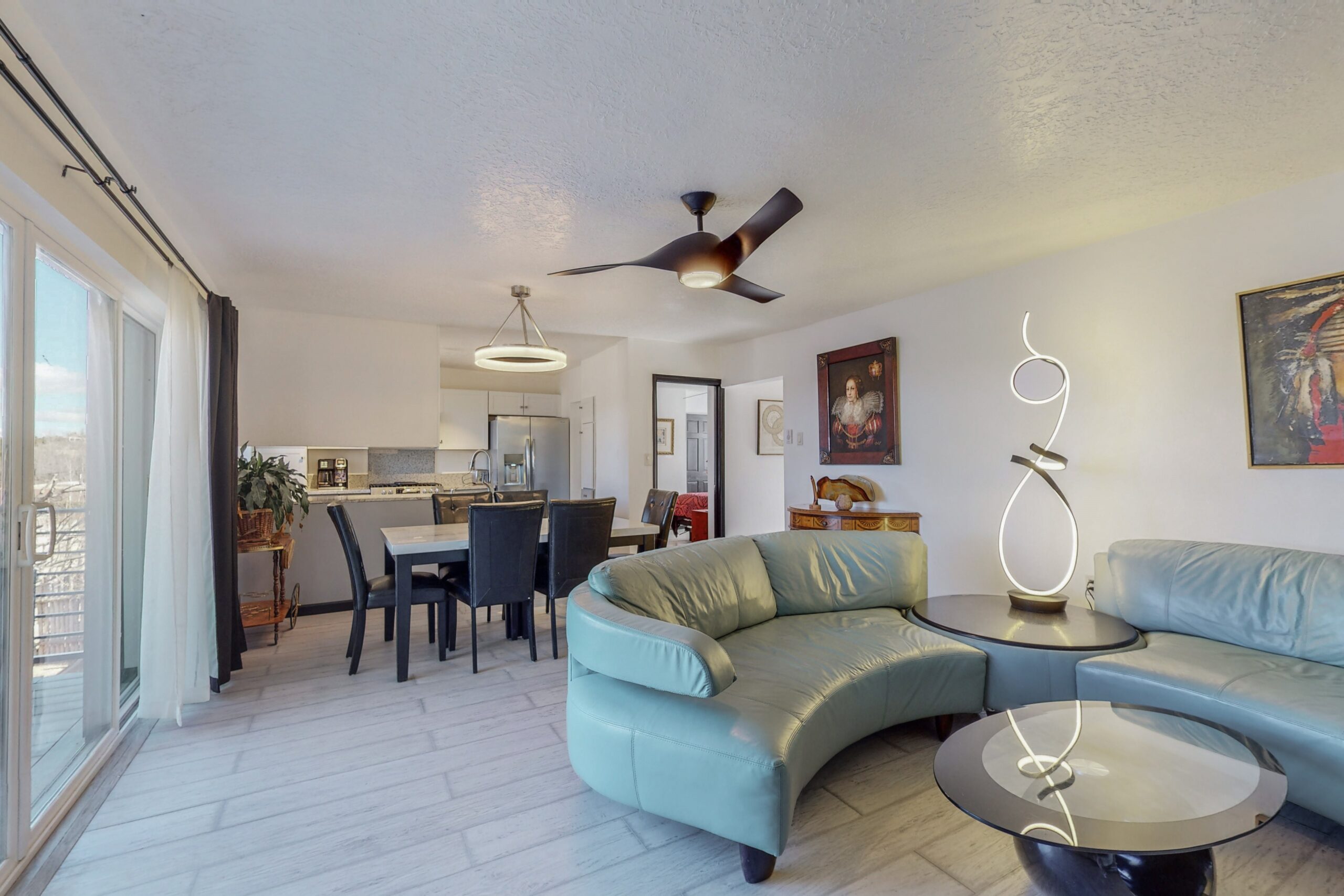 440 Sunset Living room