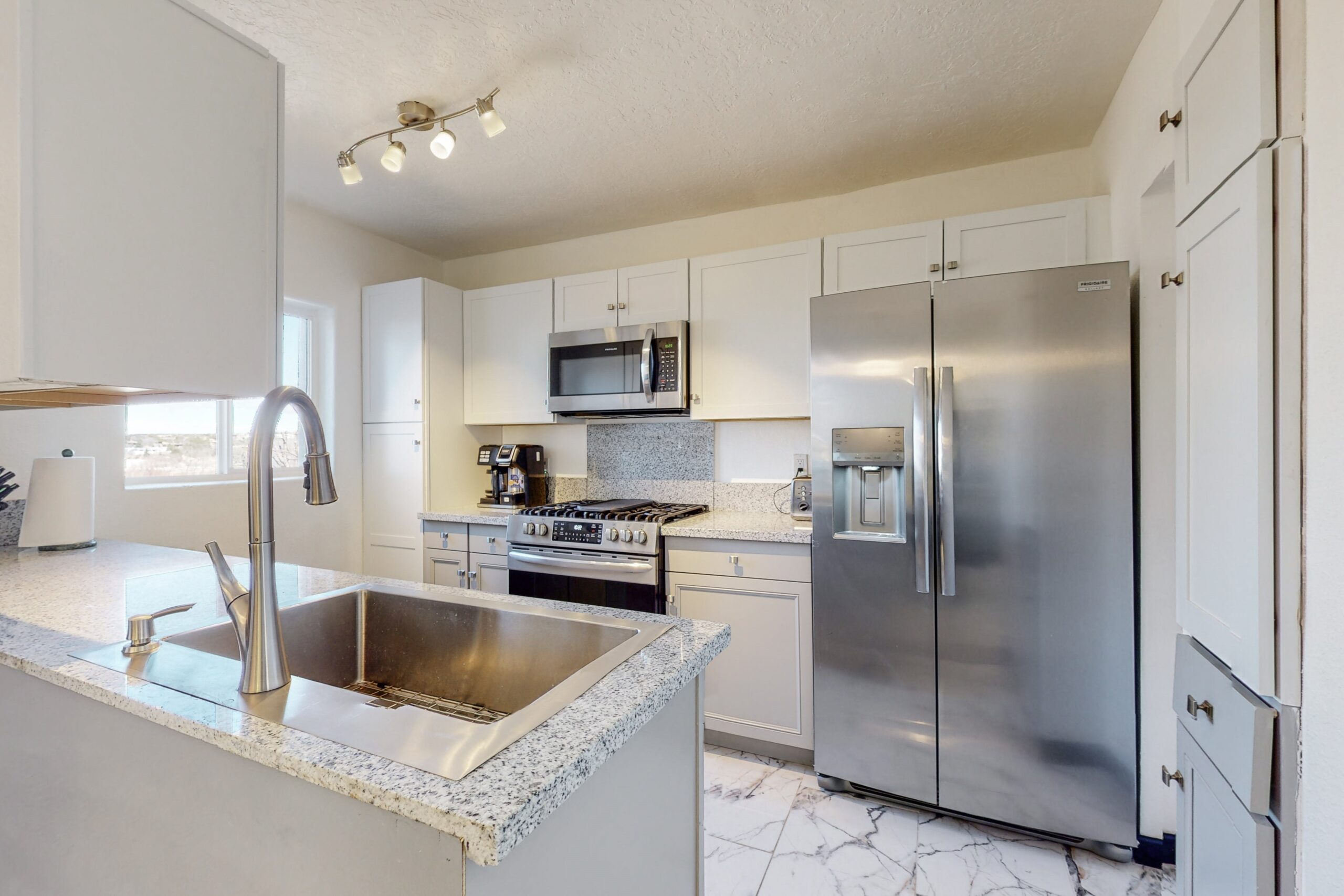 440-Sunset kitchen 1