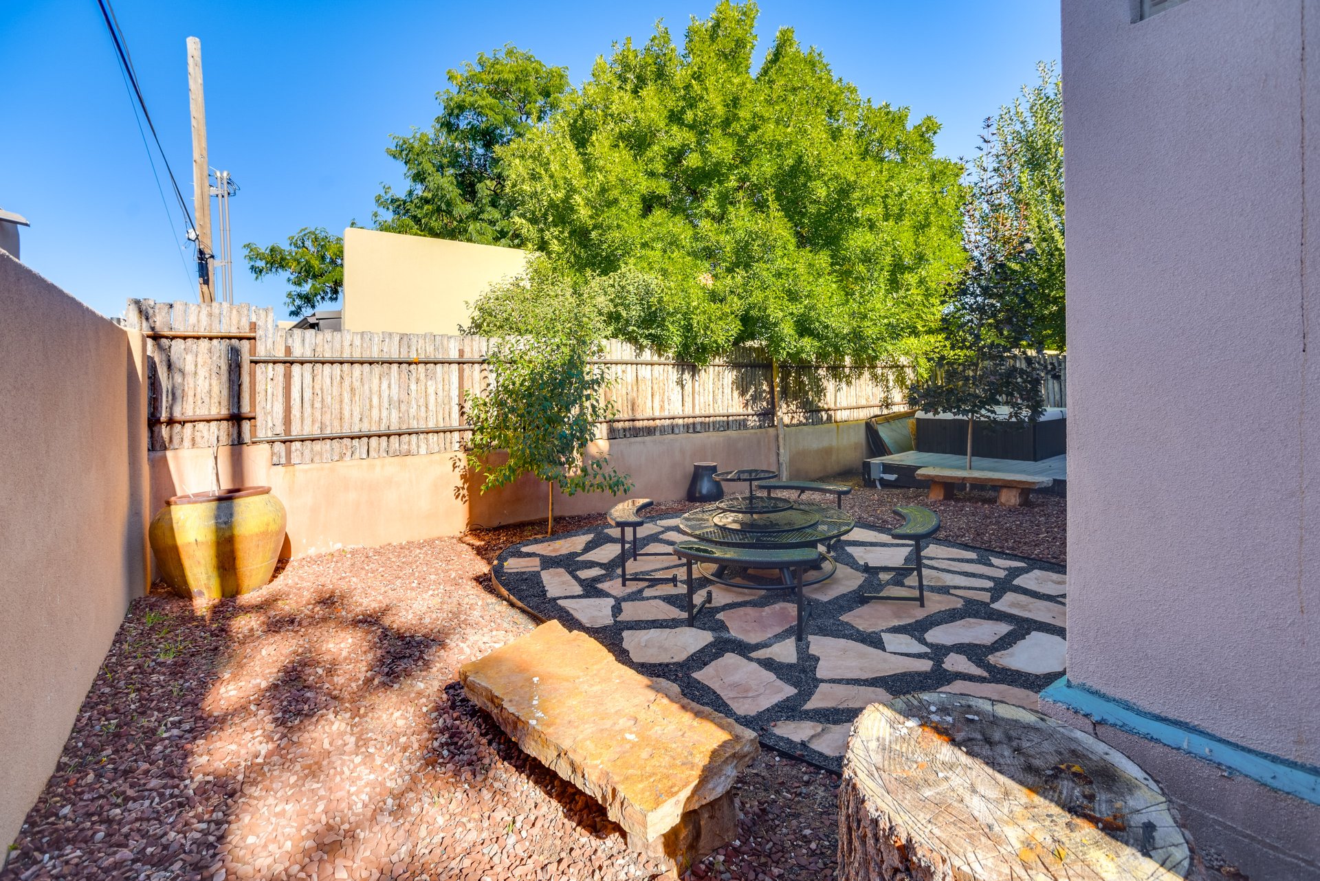 E firepit and hot tub